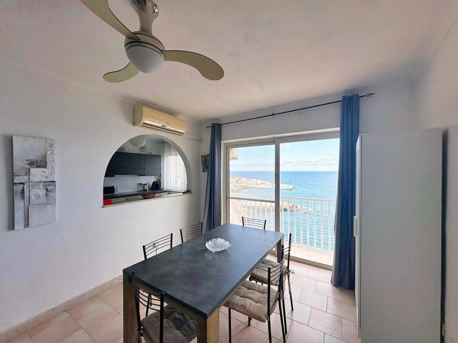 6Th Floor Seafront Apartment With Open Sea Views 슬리에마 외부 사진